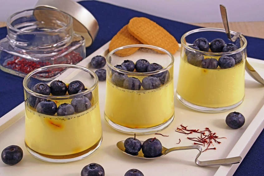 panna cotta zafferano mirtilli panna cotta zafferano mirtilli